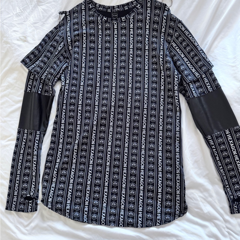 Men's Black and White Graphic Sweatshirt
